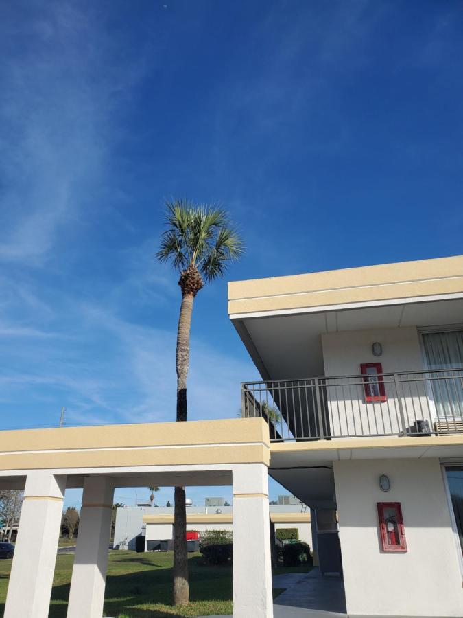 Super 8 By Wyndham Ocala I-75 Hotel Exterior photo