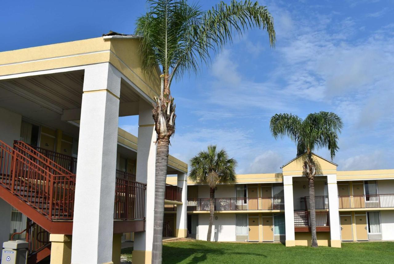 Super 8 By Wyndham Ocala I-75 Hotel Exterior photo