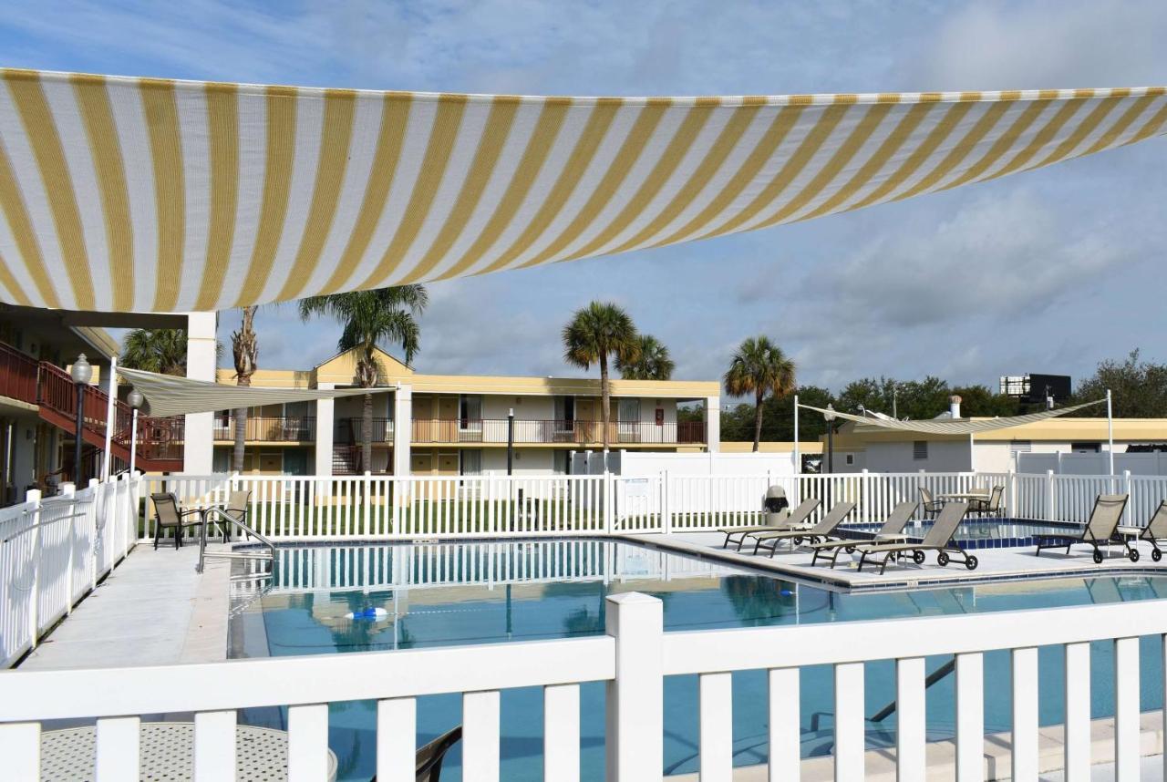 Super 8 By Wyndham Ocala I-75 Hotel Exterior photo
