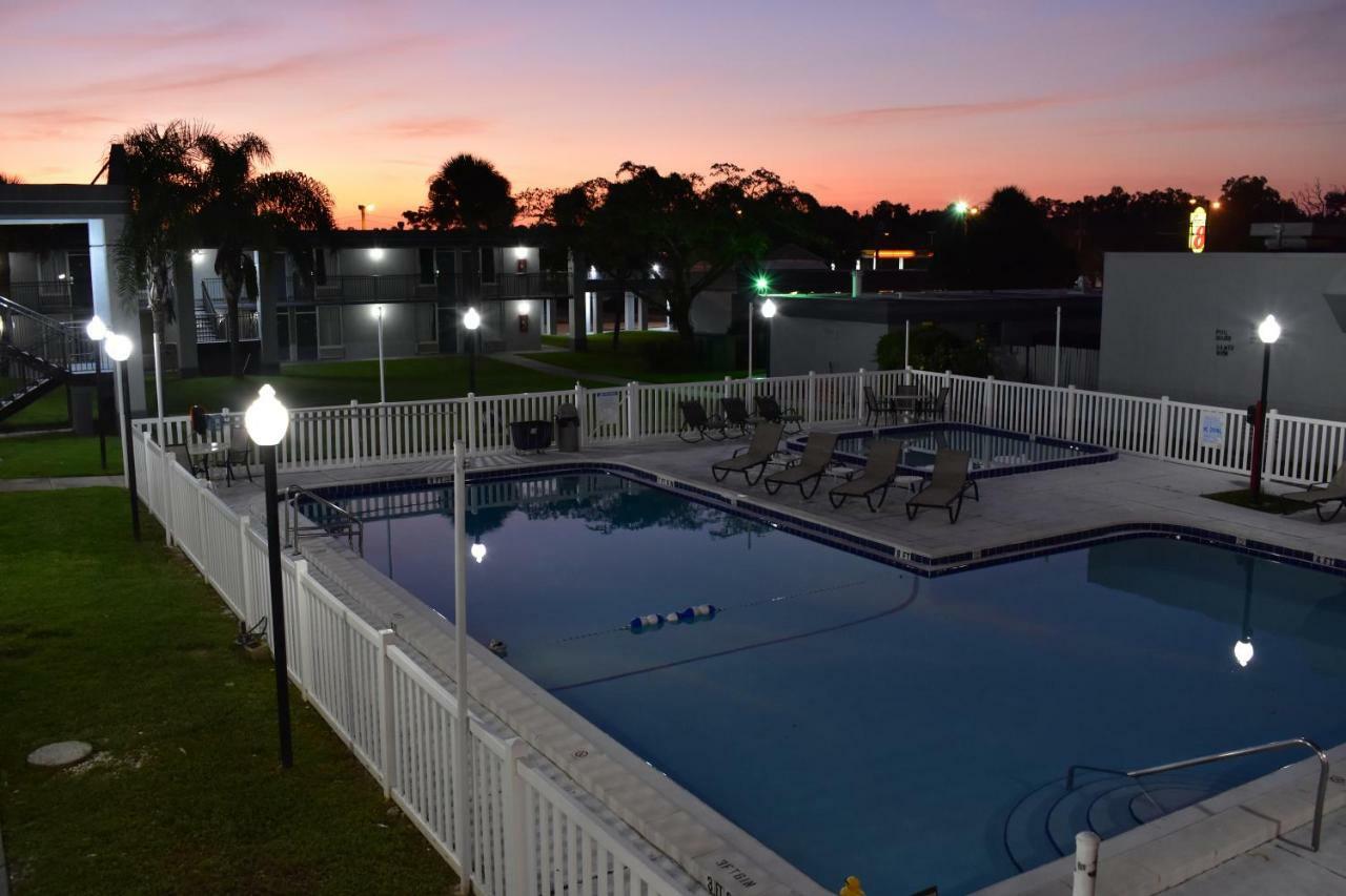 Super 8 By Wyndham Ocala I-75 Hotel Exterior photo